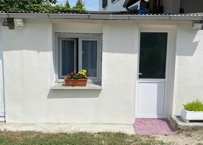 Studio Meublee 21M2 Les Abrets En Dauphine Avec Acces Autonome