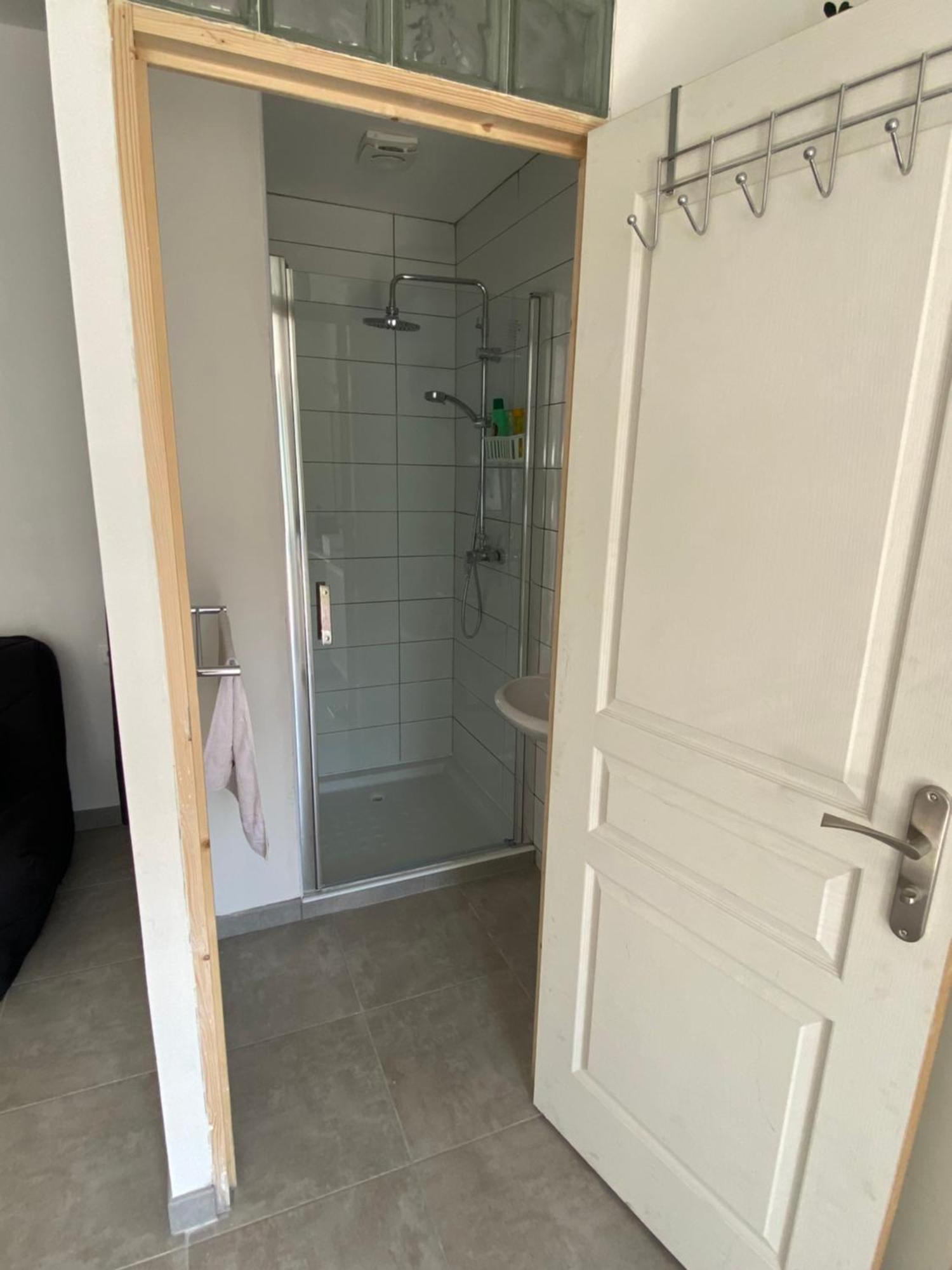 Meublee 20m2 En Dauphine Avec Acces Autonome *